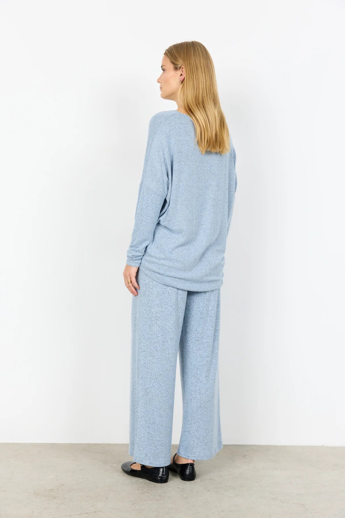 Long Sleeve Round Neck Drop Shoulder Top. Style SOYA24788