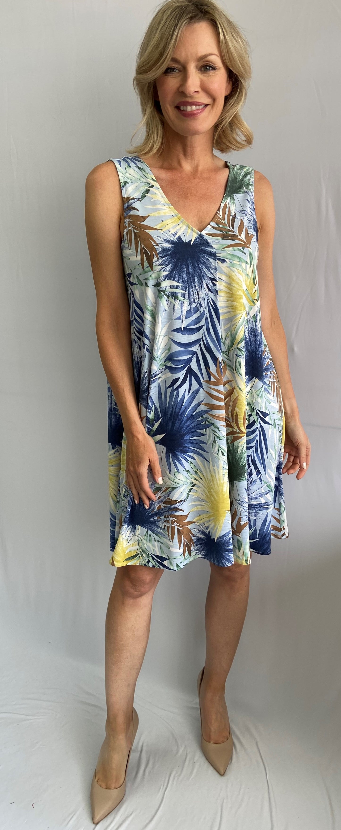 Palm Print Sleeveless Dress. Style SW77225