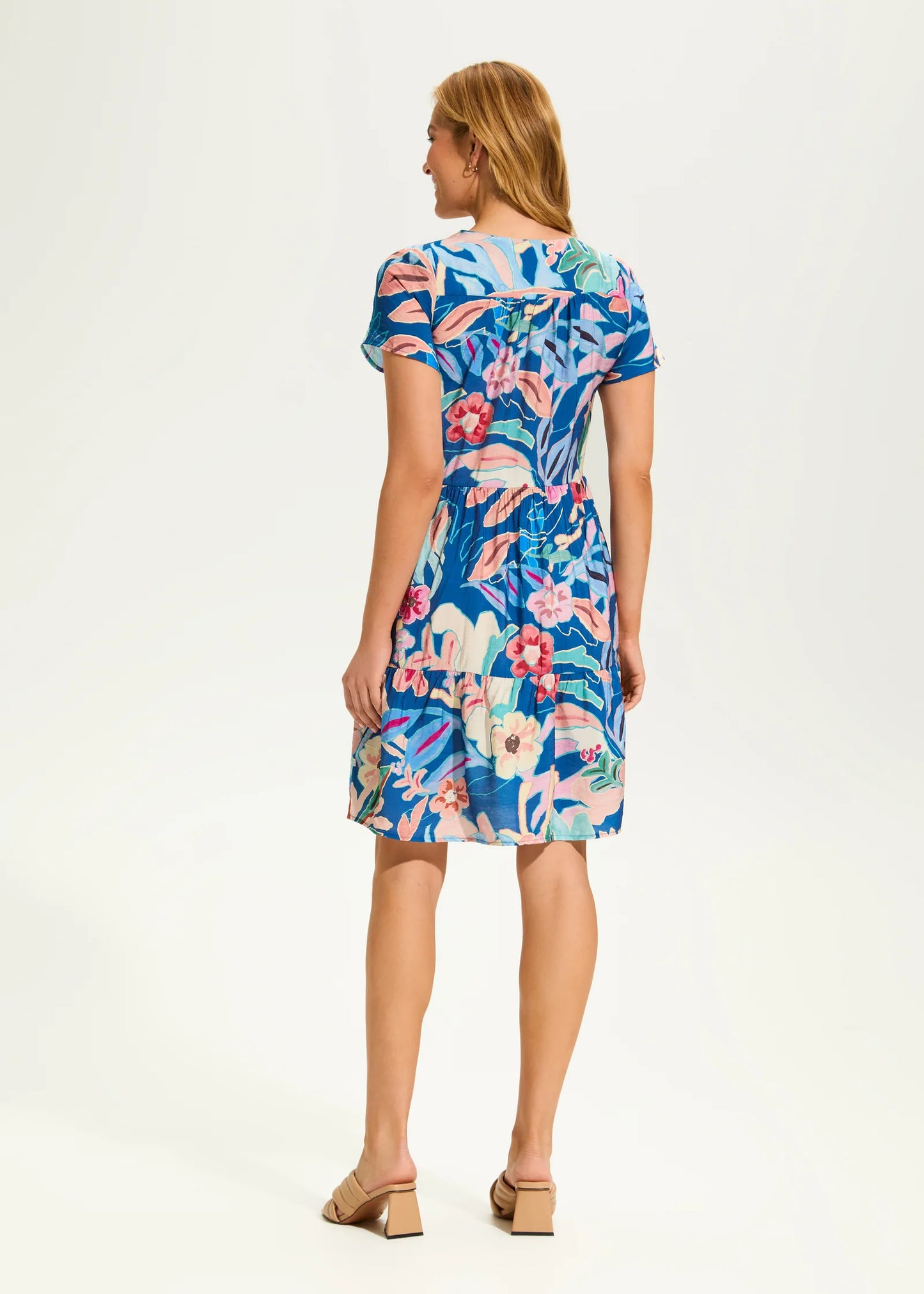 Pop Camo Floral Tiered Shift Dress. Style FD7921658