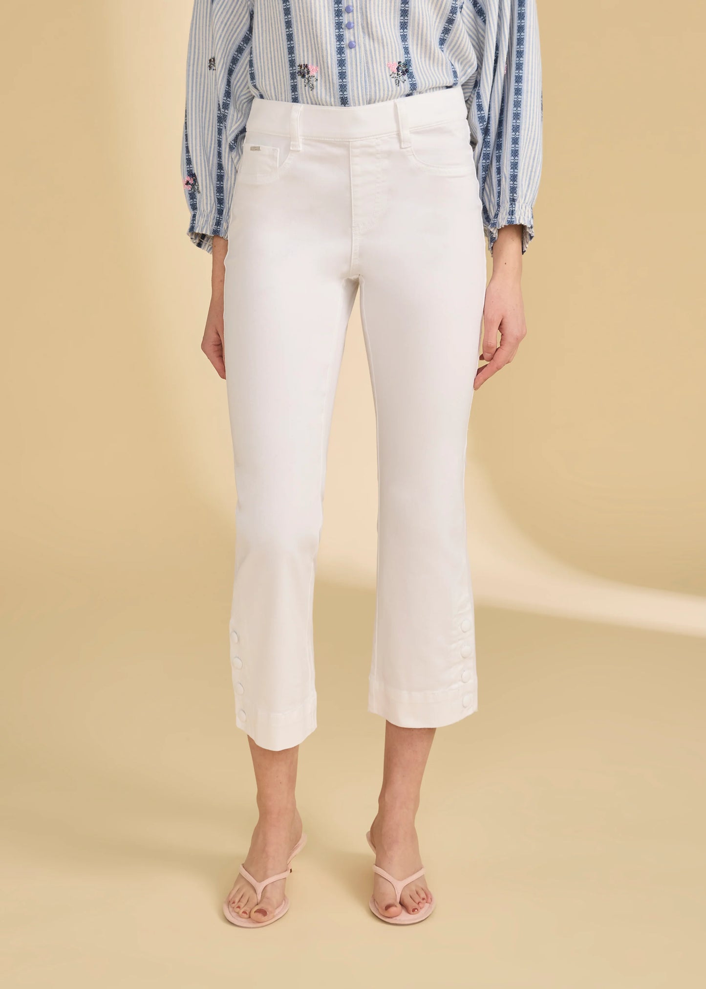 Pull-On Bootcut Cropped Jeans. Style FD2462511
