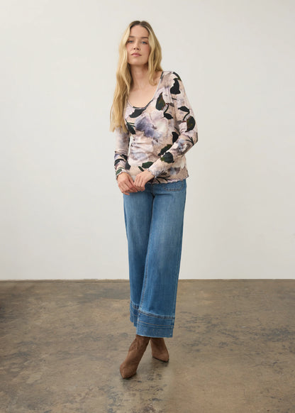 Ruffled Lettuce Trim V-Neck Floral Top. Style FD3077161
