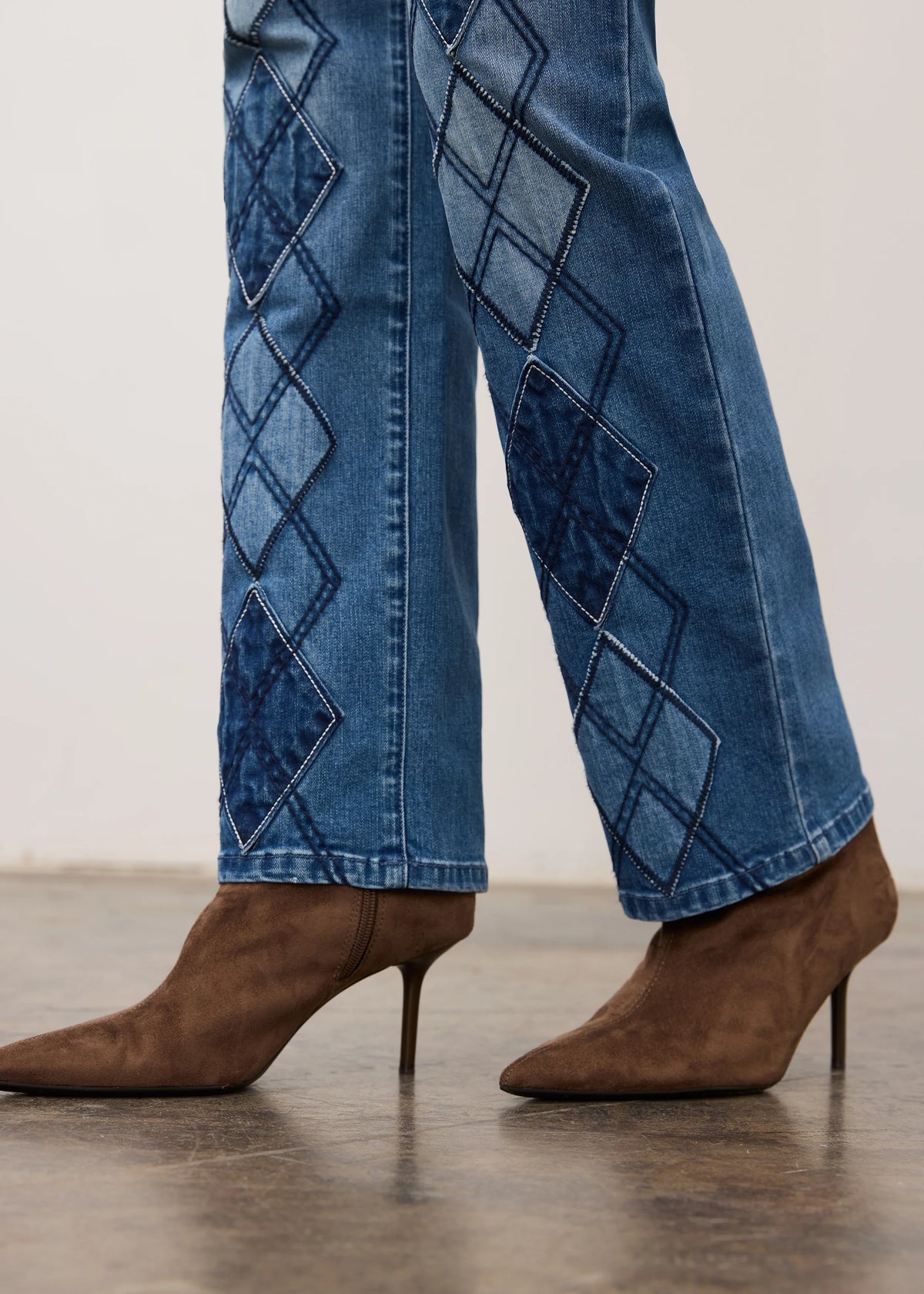 Christina Straight Leg Geometric Applique Statement Jeans. Style FD5153779