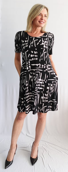 Black & White Abstract Print Dress. Style SW97220