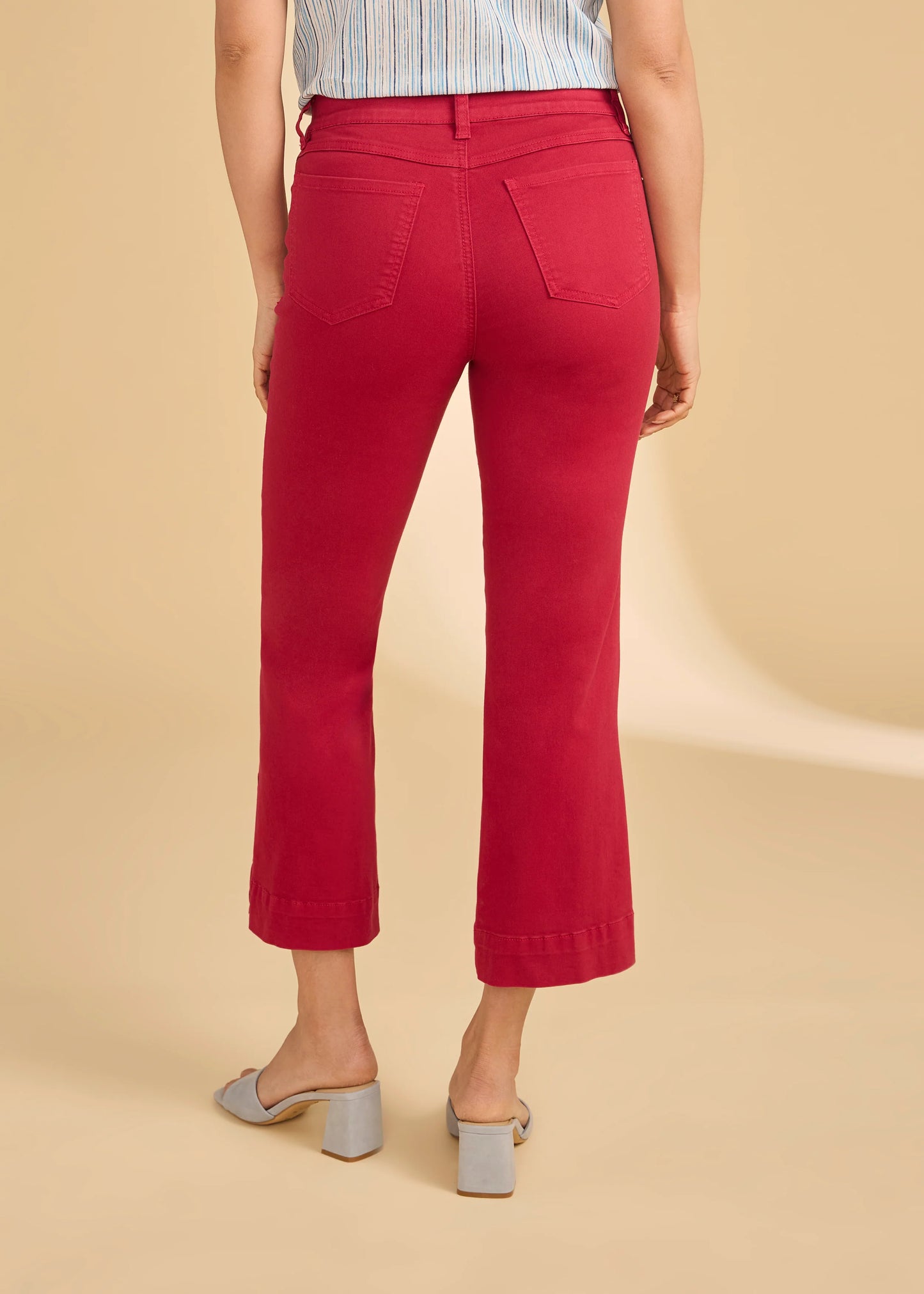 Pull-On Bootcut Cropped Jeans. Style FD2462511