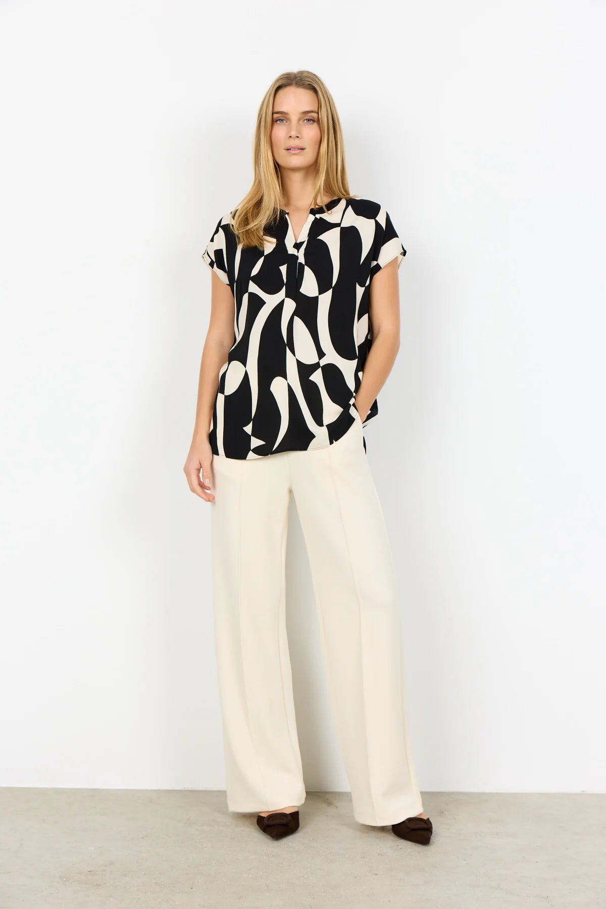 Abstract Print Notch Neck Drop Shoulder Top. Style SOYA41611