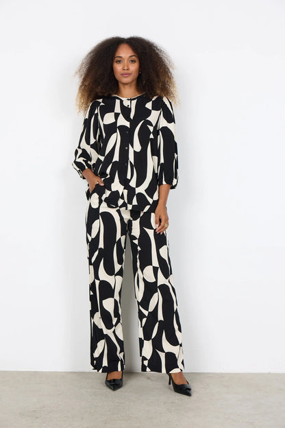 Abstract Print Button Front Elastic Cuffs Top. Style SOYA41612