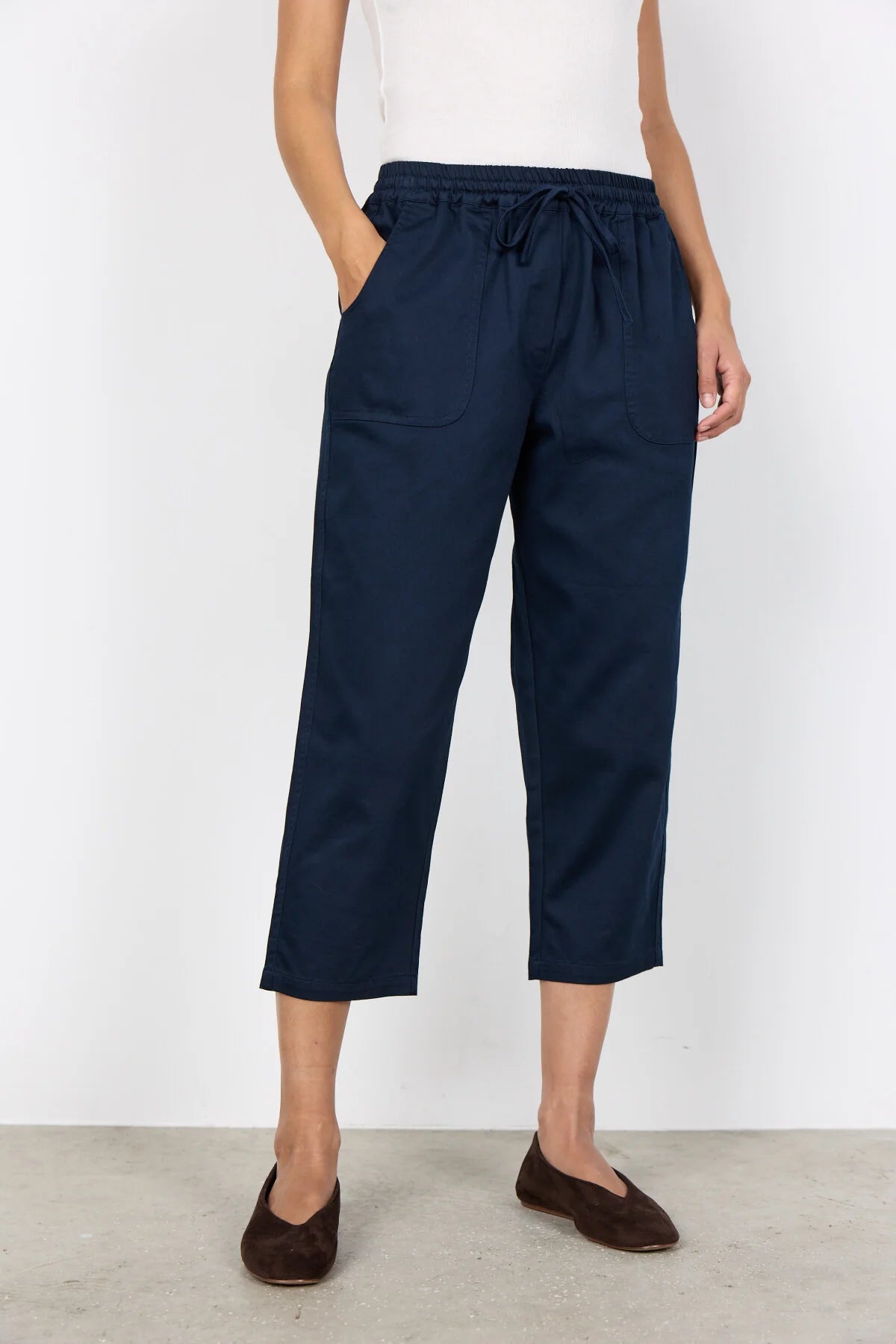 Pull-On Elastic Waist Solid Colour Cropped Pant. Style SOYA18042