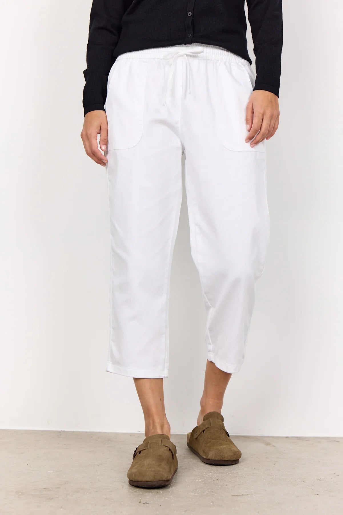 Pull-On Elastic Waist Solid Colour Cropped Pant. Style SOYA18042