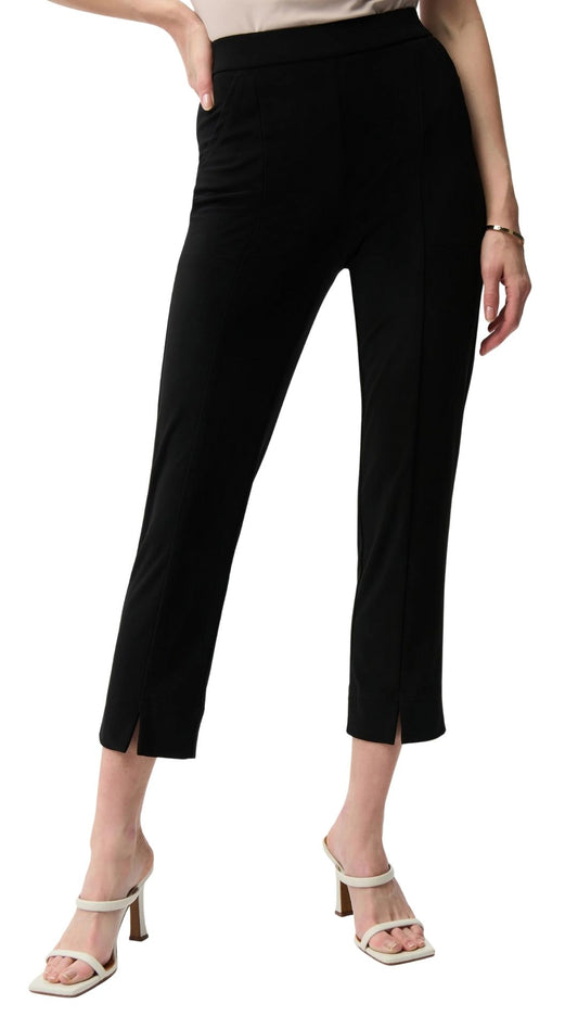 Black Pull-On Cropped Pant. Style JR261243