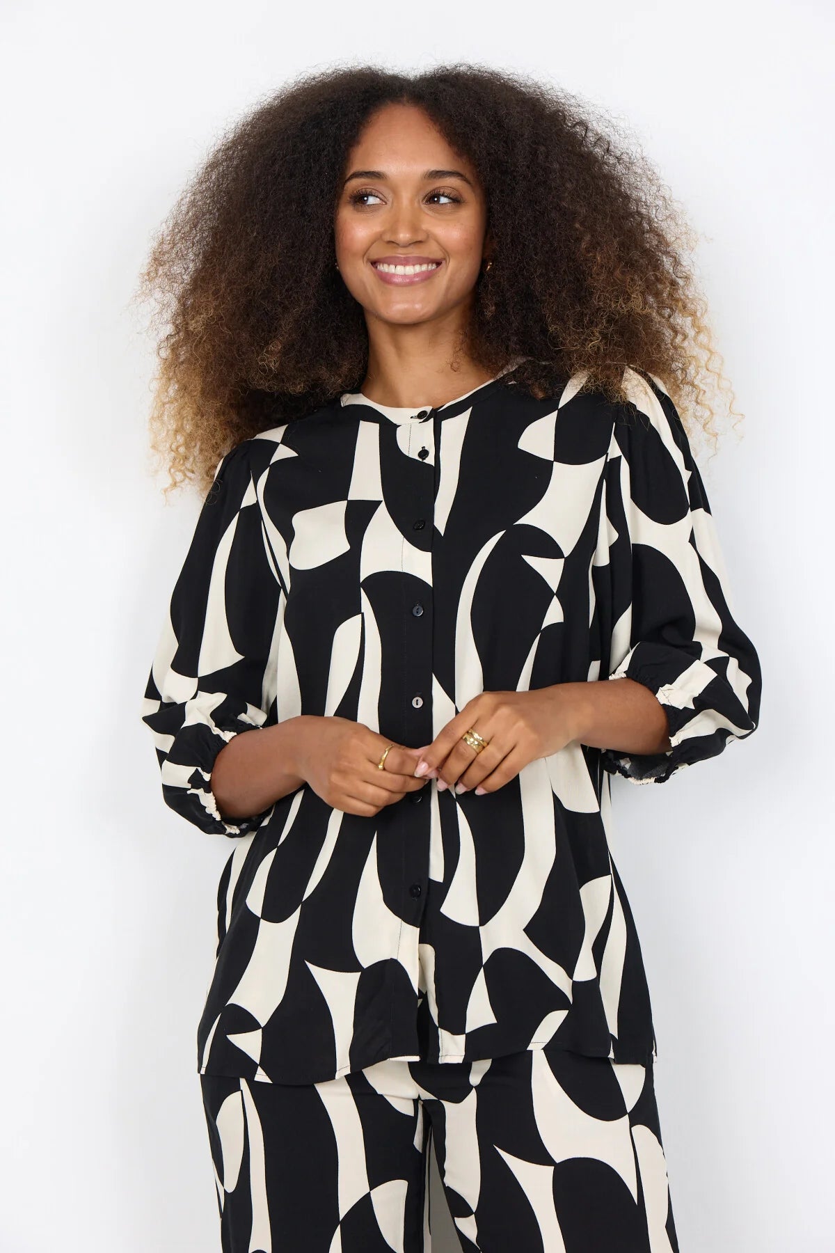 Abstract Print Button Front Elastic Cuffs Top. Style SOYA41612