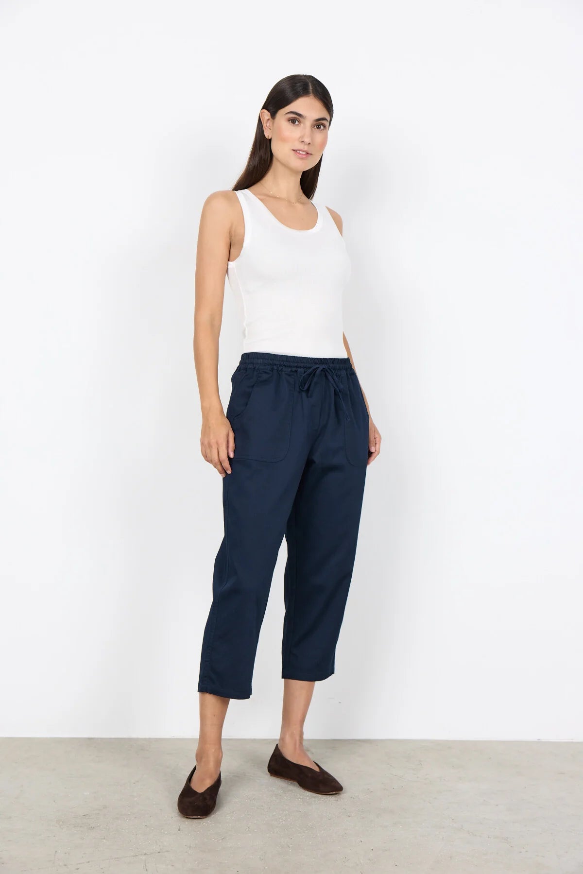 Pull-On Elastic Waist Solid Colour Cropped Pant. Style SOYA18042