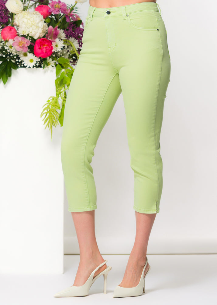 Jean Style Soft & Stretchy Solid Colour Capri. Style EW36020