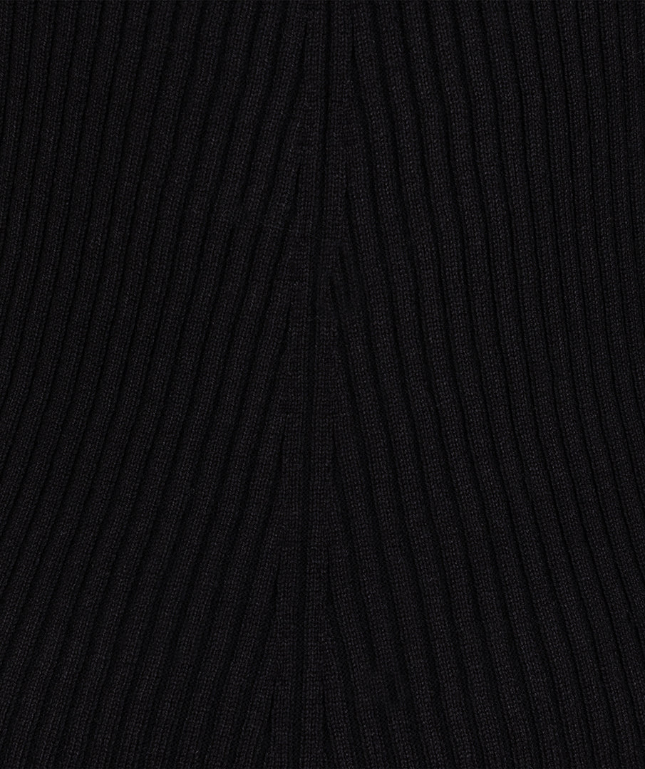 Ribbed Knit Half Sleeve Basic Black Top. Style ESQ27507