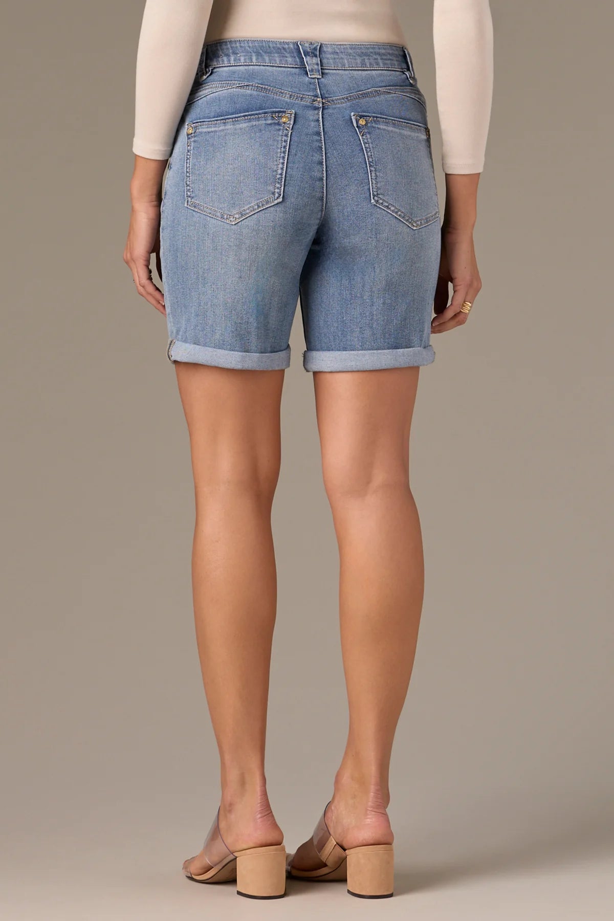 Mid Rise Cuffed Denim Short. Style WWP822N3HD