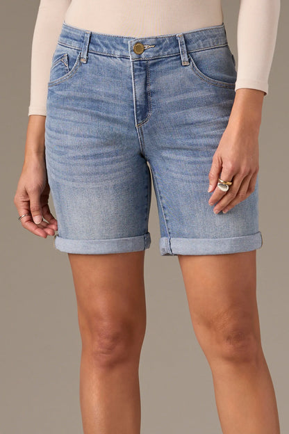 Mid Rise Cuffed Denim Short. Style WWP822N3HD