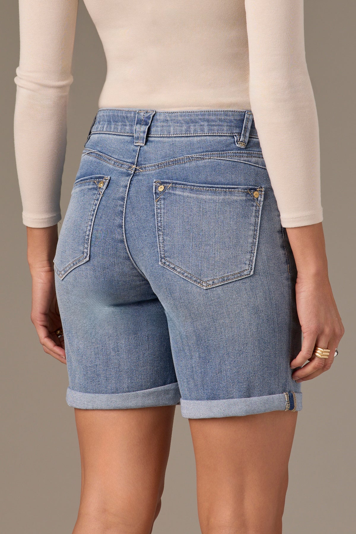 Mid Rise Cuffed Denim Short. Style WWP822N3HD