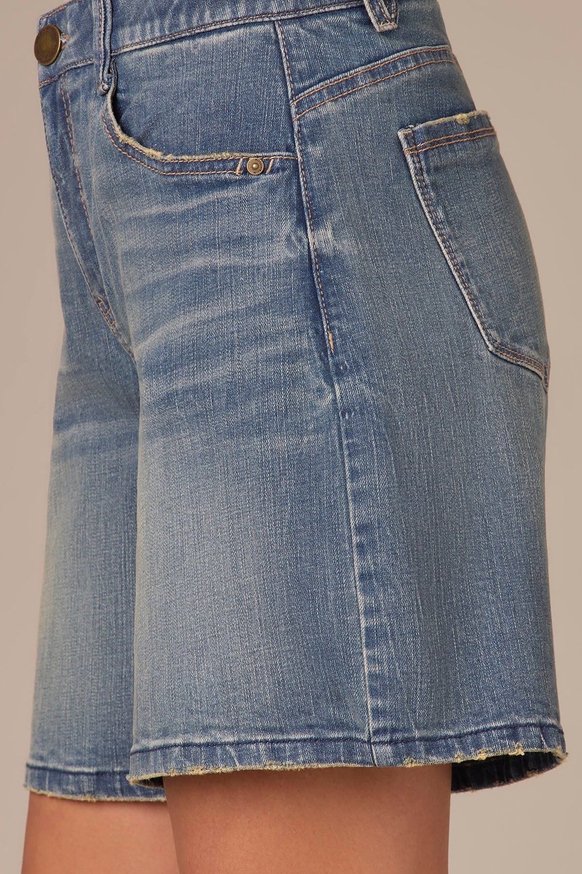 High Rise Artisanal Relaxed Shorts. Style WWP83211YPB