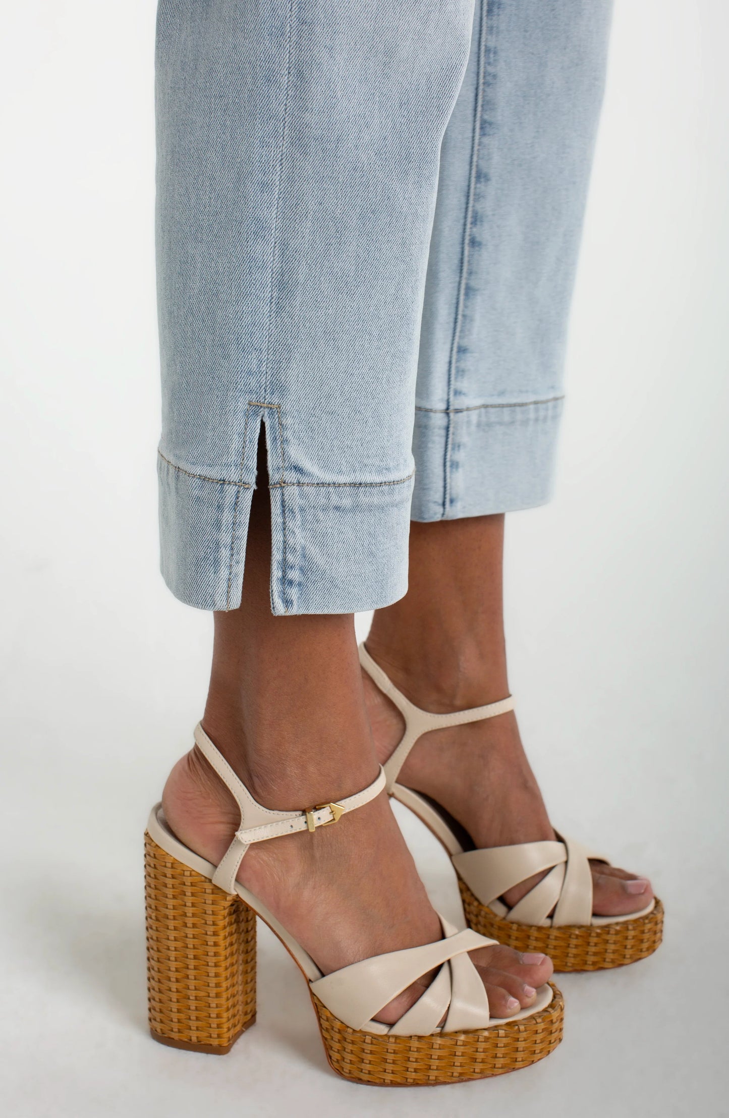 Kennedy Straight Leg Wide Hem And Slit Cropped Jean. Style LVLM3158VF