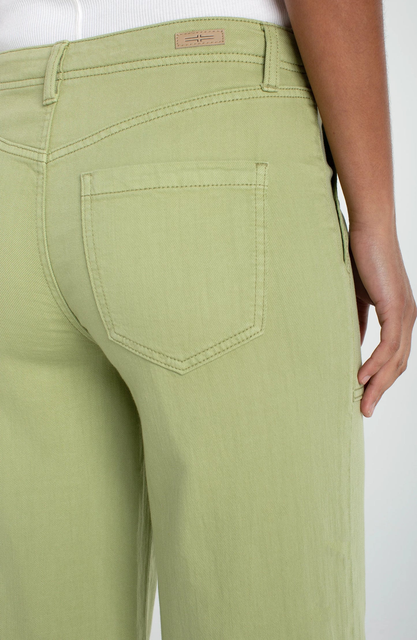 Utility Wide Leg Cropped Pant. Style LVLM7B43QTA