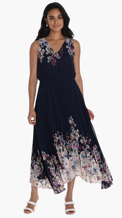 Floral Maxi Dress with Pleated Skirt Detail. Style FL256712U