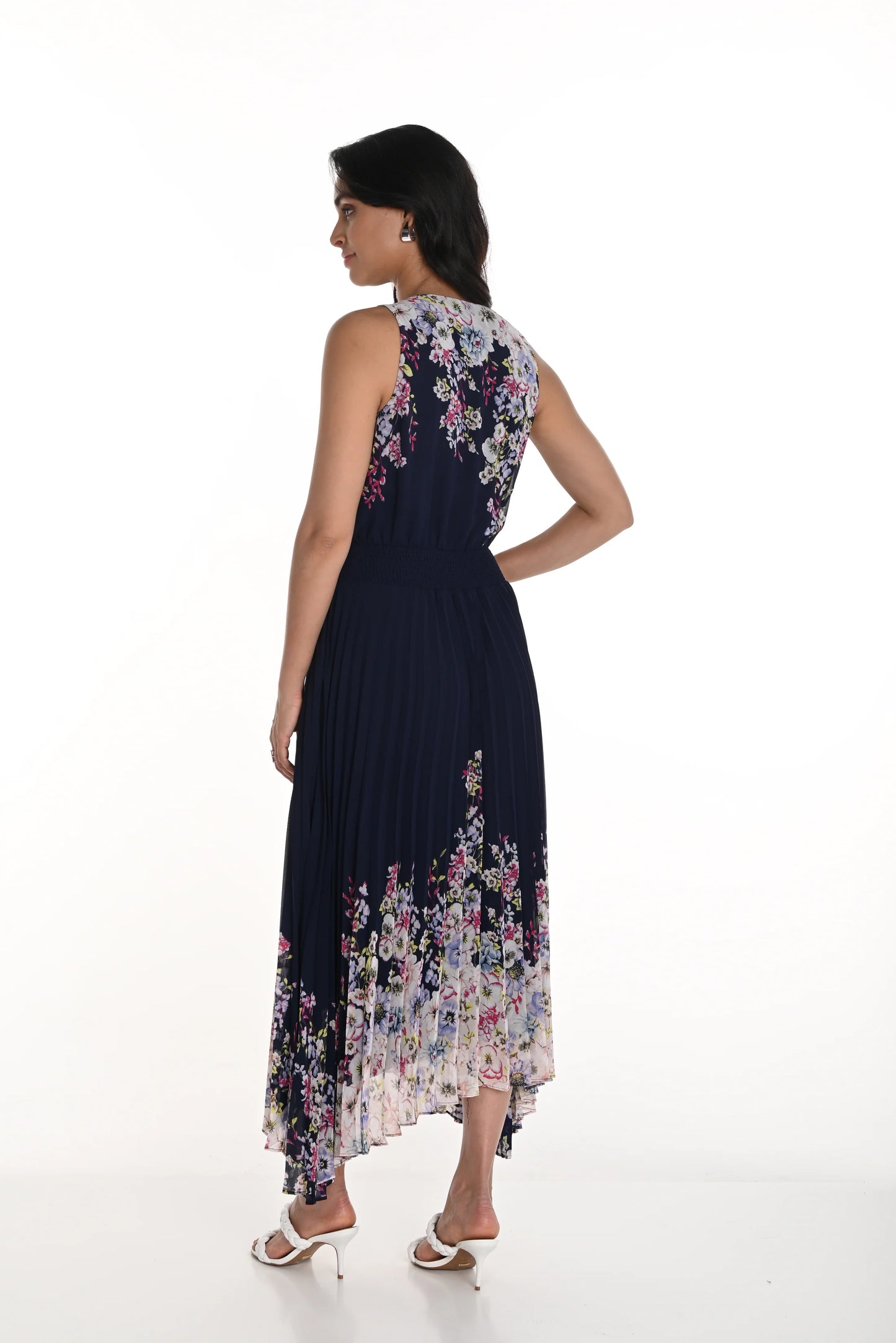 Floral Maxi Dress with Pleated Skirt Detail. Style FL256712U