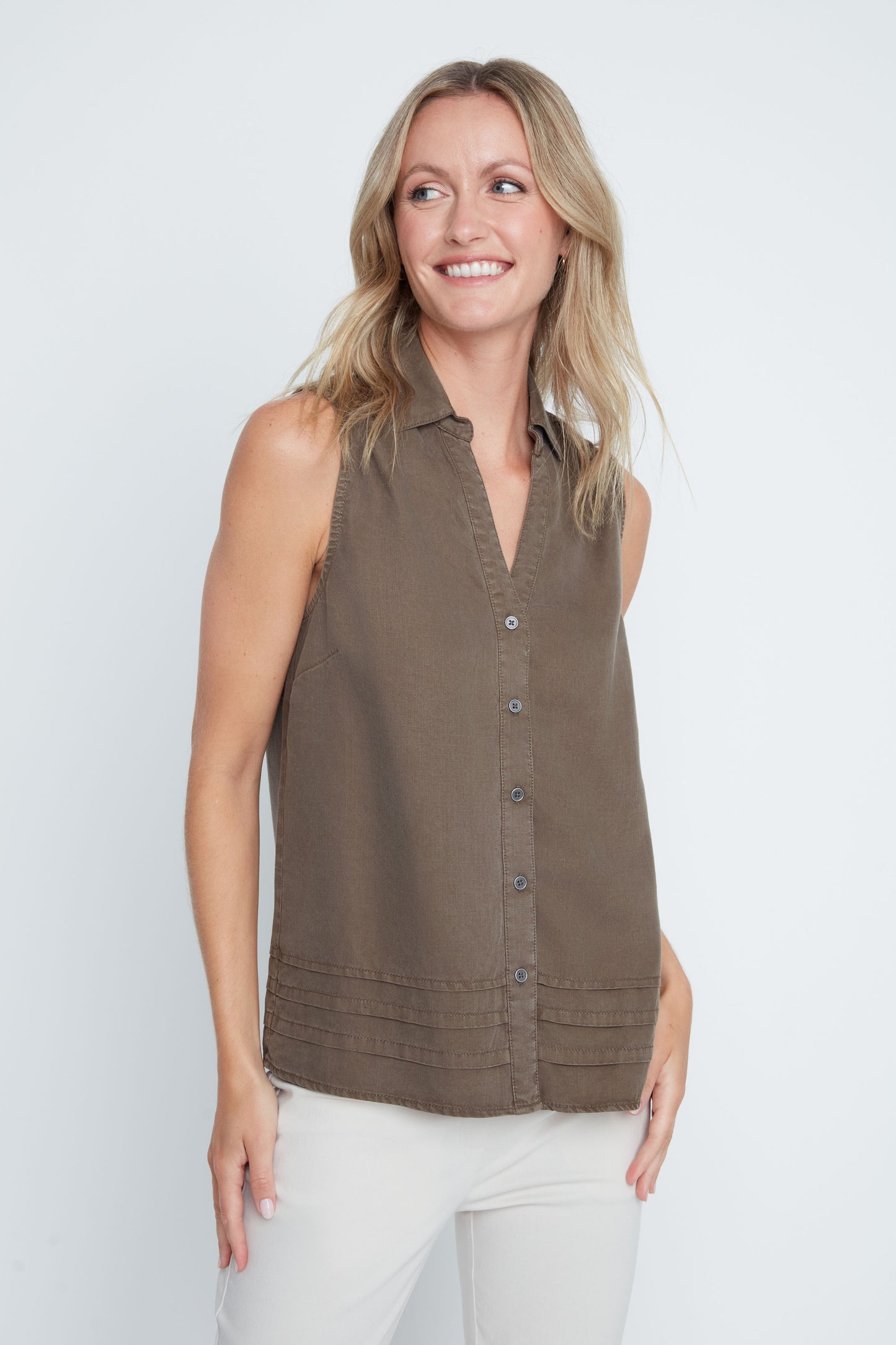 Sleeveless V-Neck Horizontal Pleats Details Blouse. Style REN5231-E3073