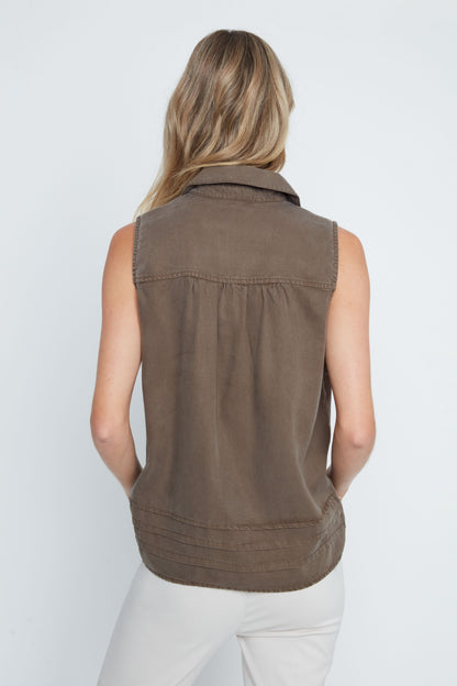 Sleeveless V-Neck Horizontal Pleats Details Blouse. Style REN5231-E3073