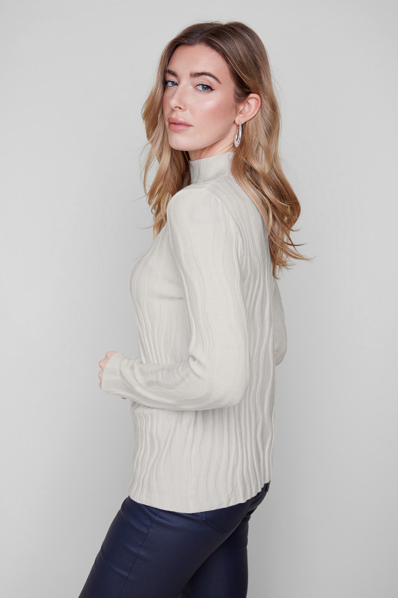Mock Neck Wavy Texture Top. Style REN6909-4301