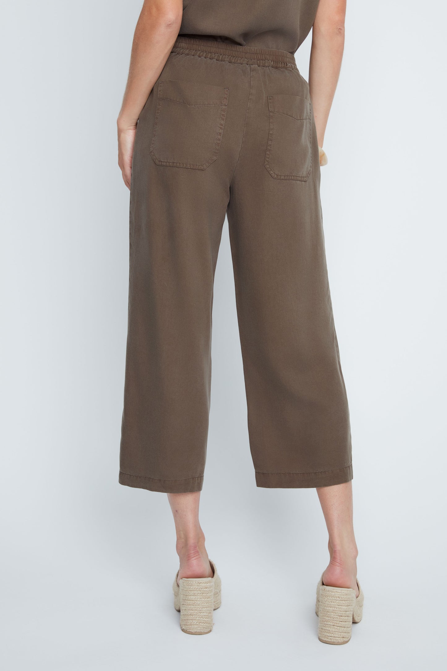 Wide Leg Patch Pockets Pull-On Cropped Pant. Style REN8129-E3073