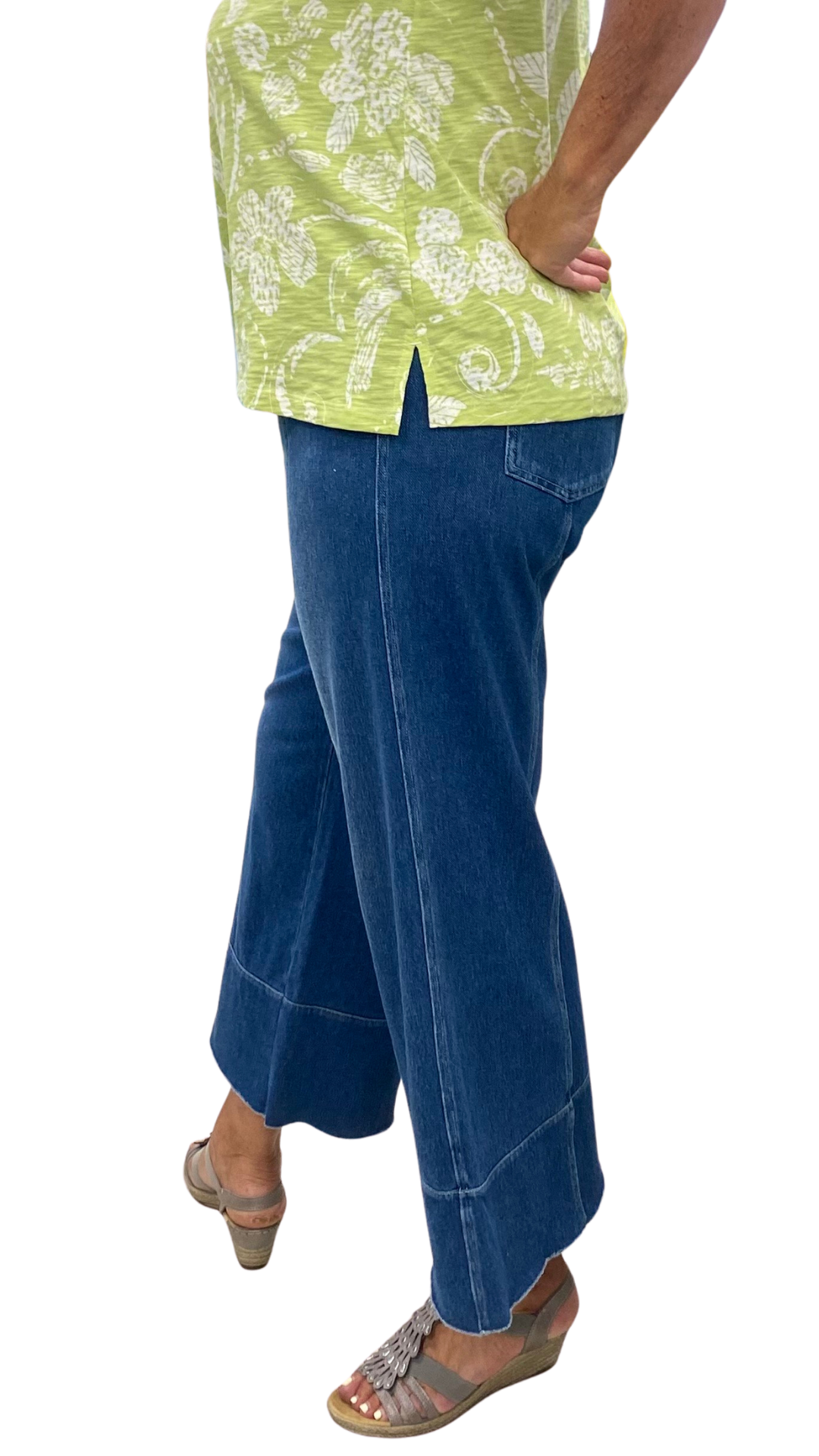 Comfort Stretch Pull-On Denim Cropped Pant. Style ESC64017