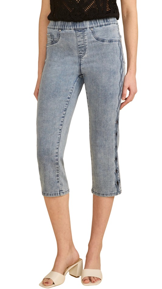 Pull-On Lattice Trim Embroidery Detail Capri. Style FD2050669