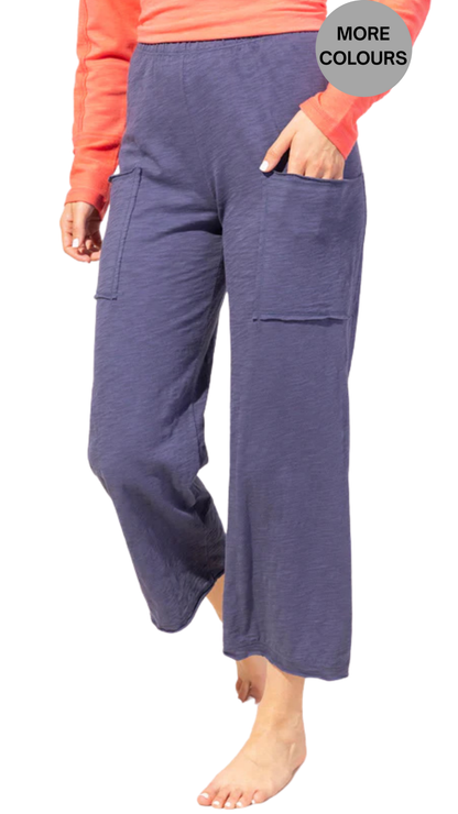 Cargo Patch Pocket Raw Trim Pull-On Capris. Style ESC60026S6