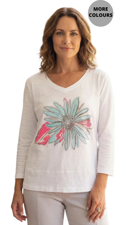 V-Neck Daisy Print 3/4 Sleeve Top. Style ESC52641