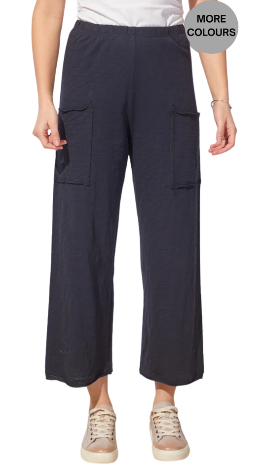 Cargo Patch Pocket Raw Trim Pull-On Capris. Style ESC60026S6