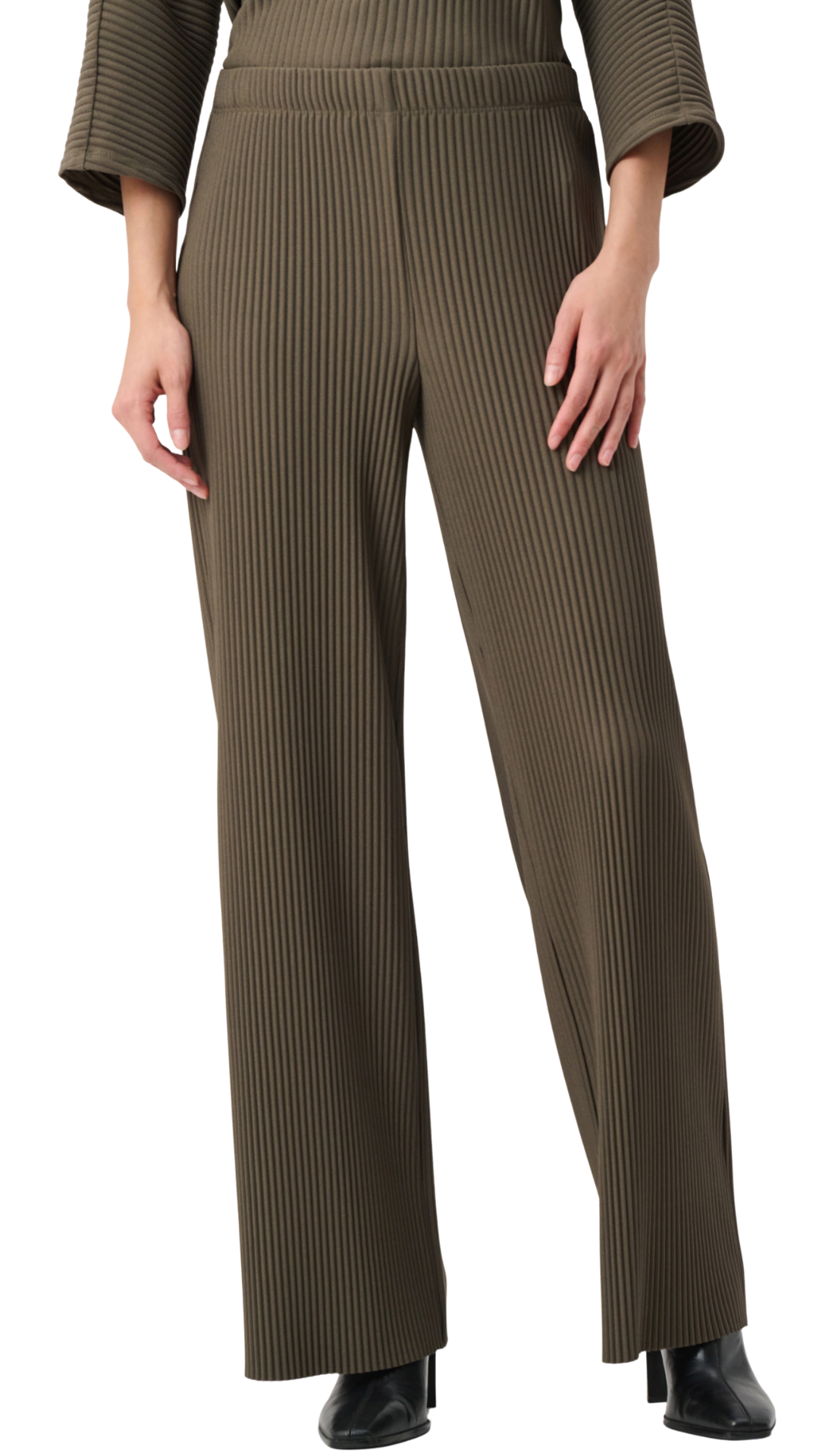 Pleated Scuba Crepe Wide-Leg Pants. Style JR254006