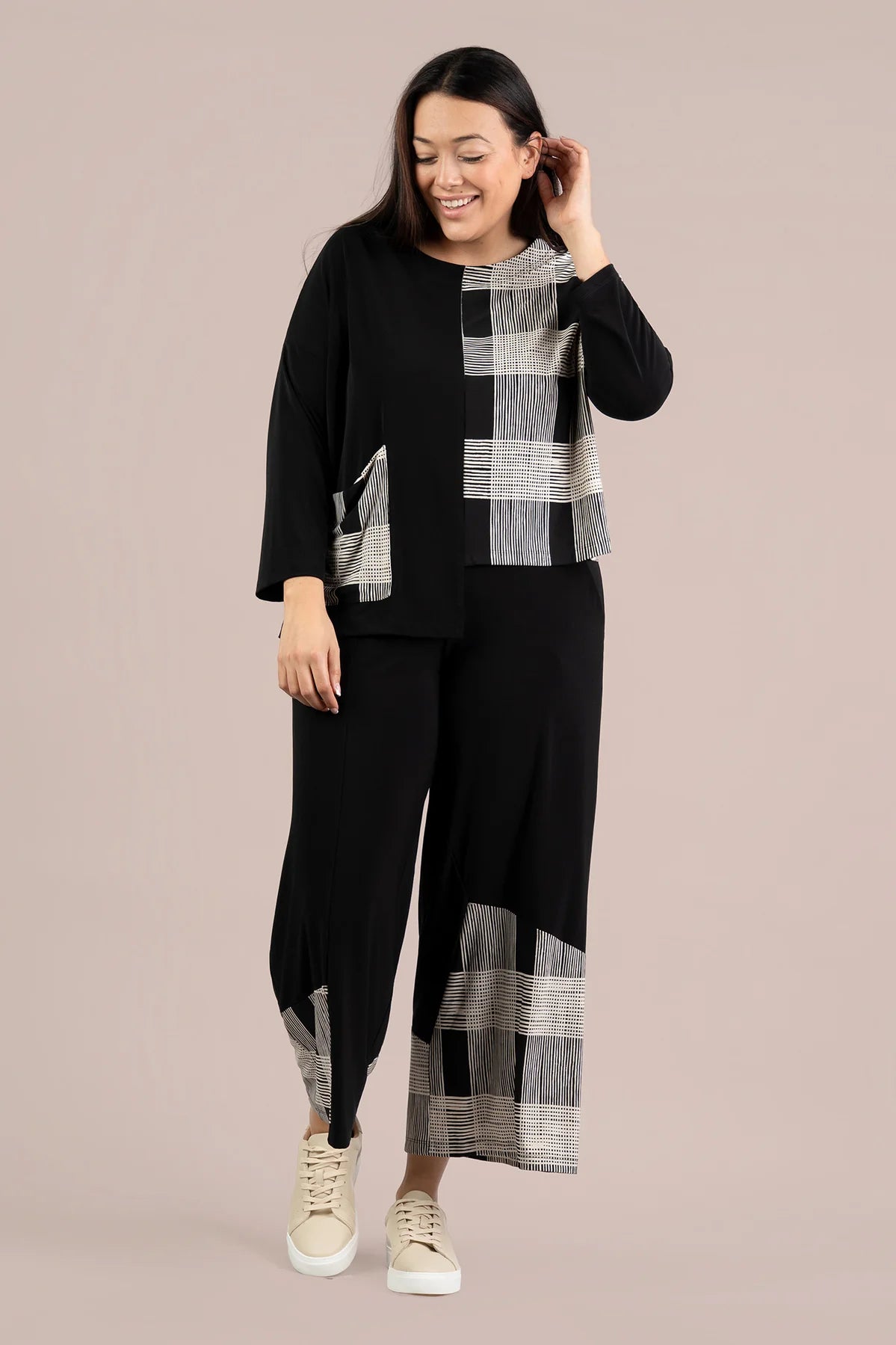 Wide Leg Colour Block Cropped Length Pant. Style SI27204BP