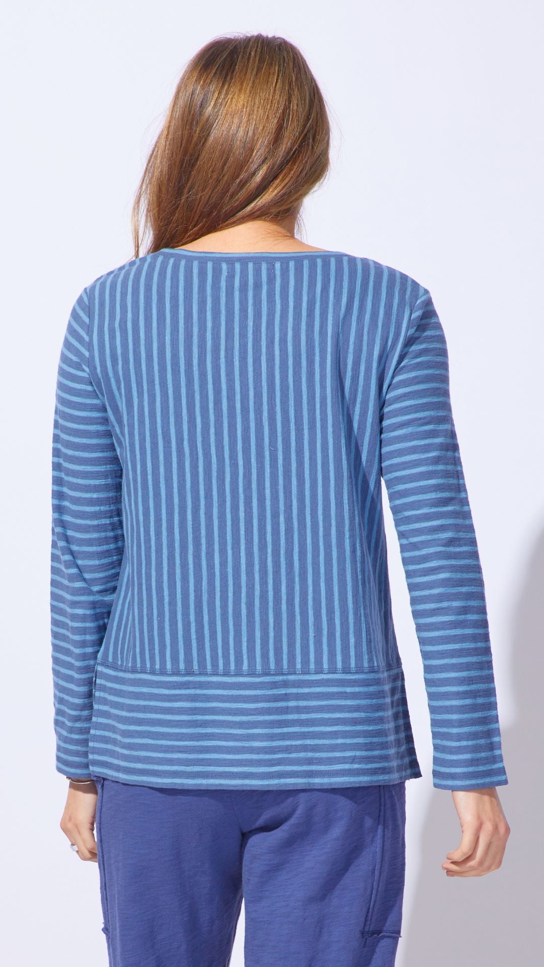 V-Neck Long Sleeve Striped Top. Style ESC23540