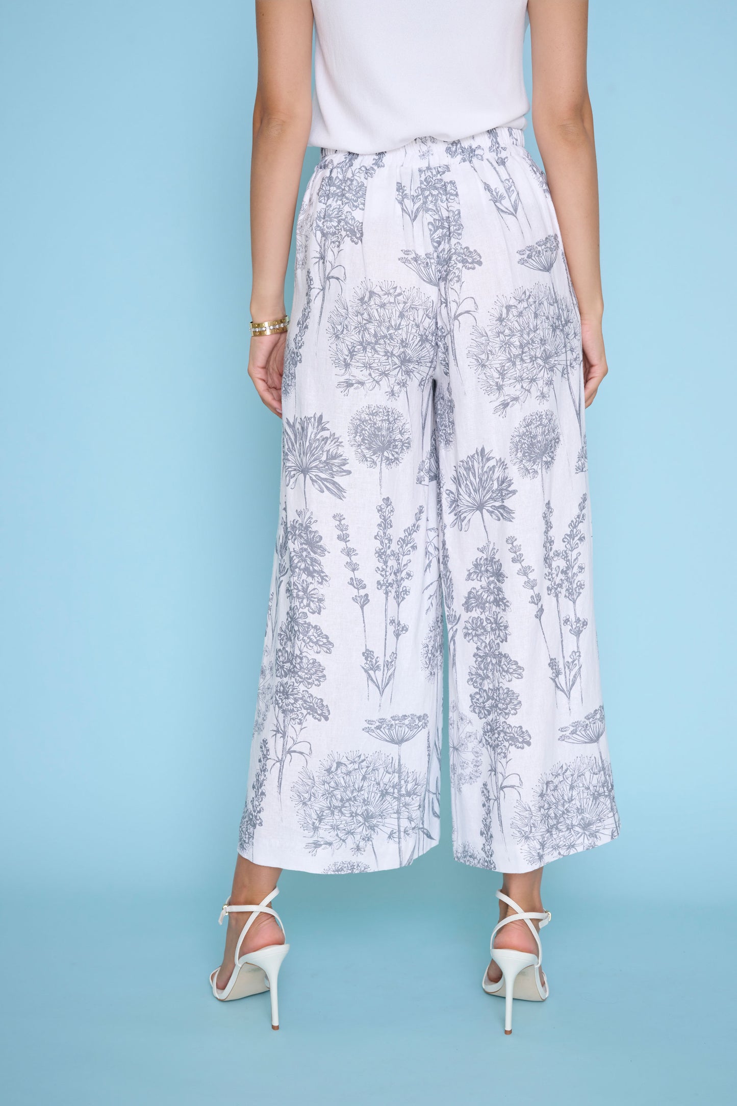 Pull-On Wide Leg Cropped Plant Print Pants. Style PYZM053YX