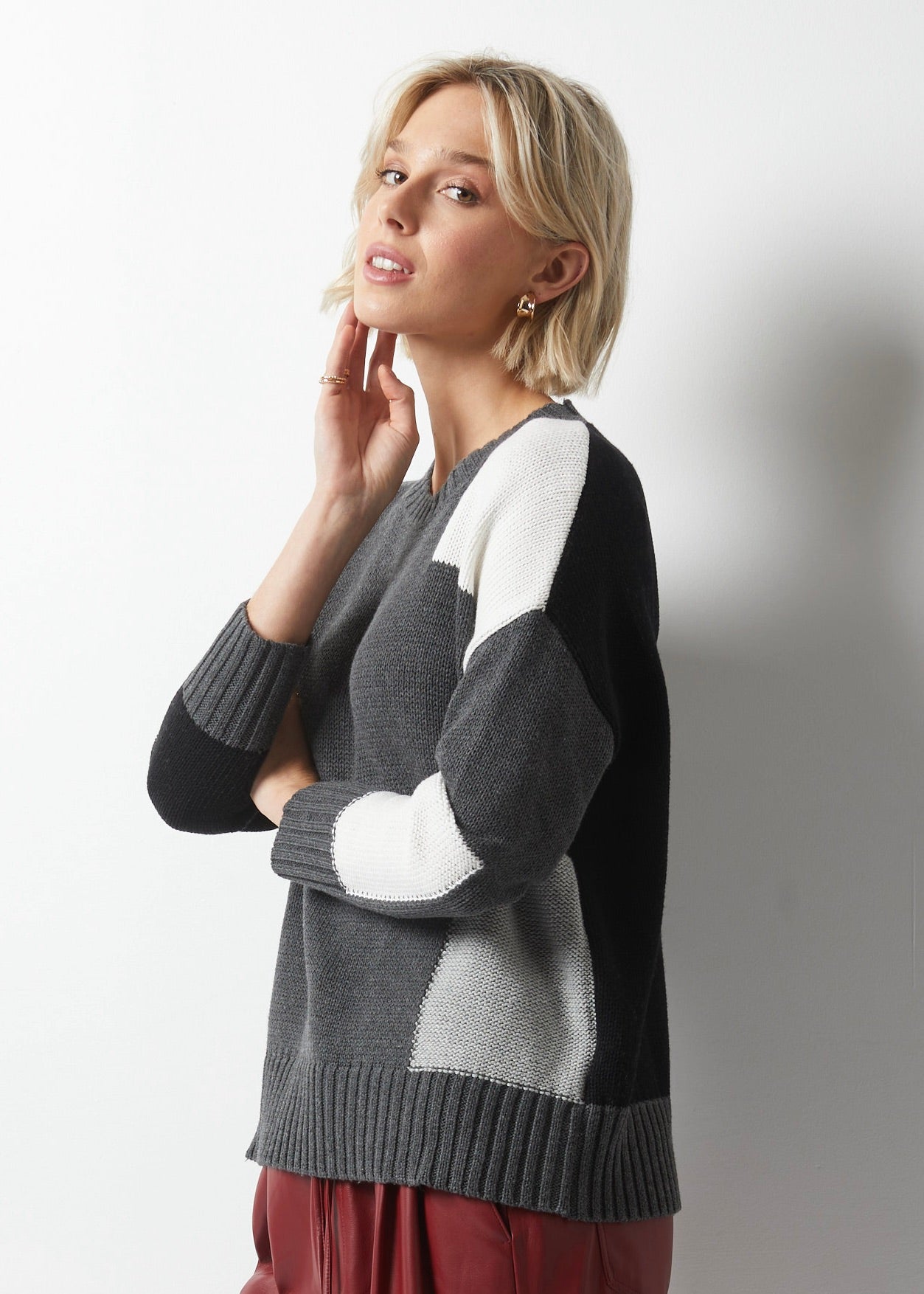 Intarsia Trim Crew Neck Sweater. Style ZKP6324U