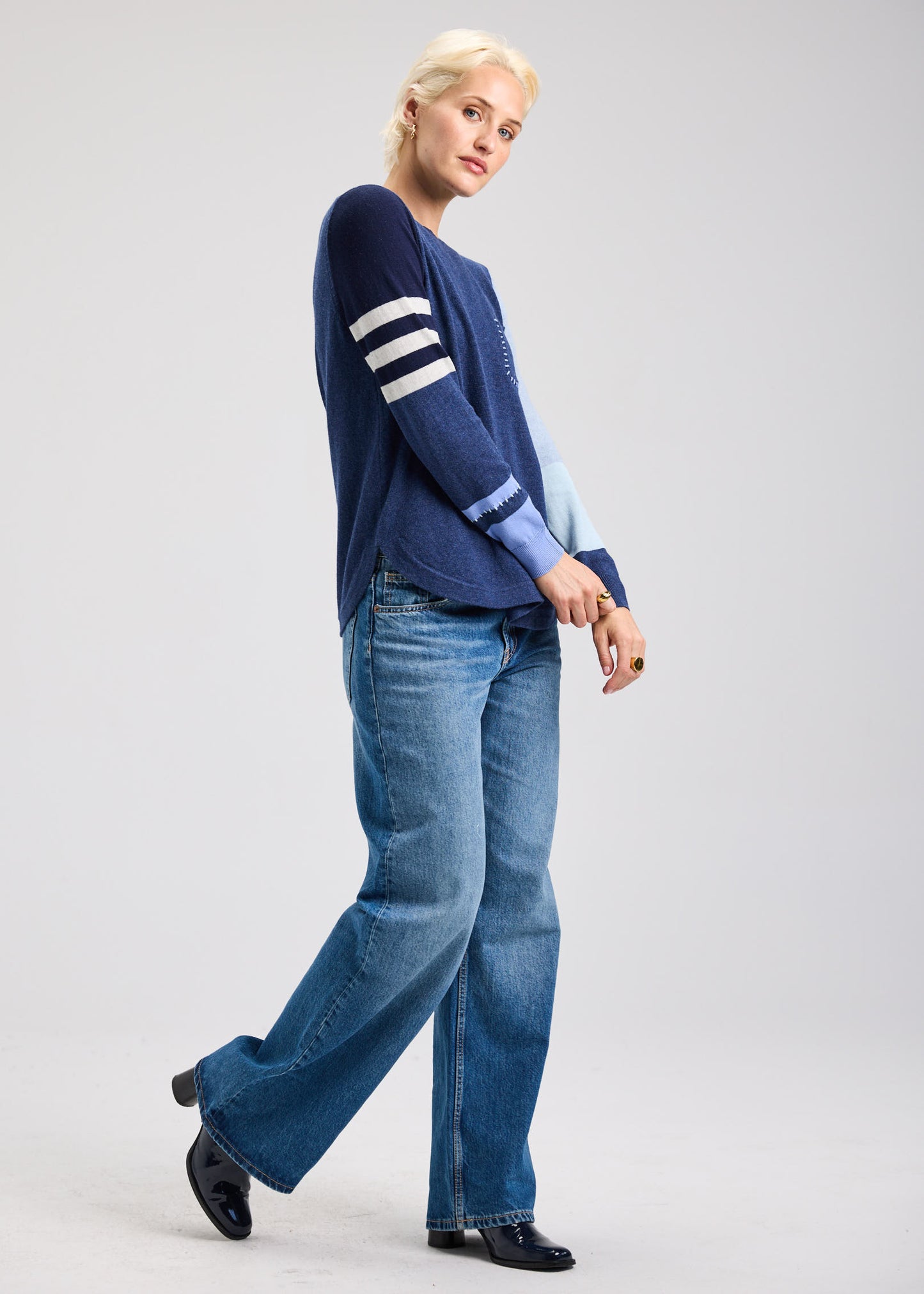 Long Sleeve Crew Neck Knit Sweater. Style ZKP7527U
