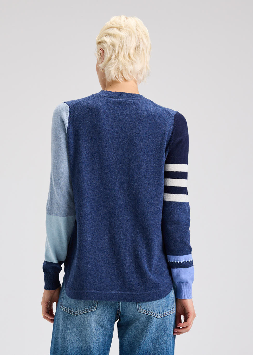 Long Sleeve Crew Neck Knit Sweater. Style ZKP7527U
