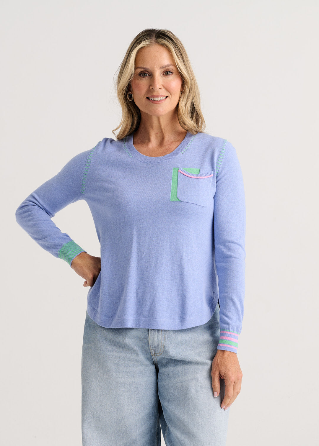 Chest Pocket & Contrast Stitching Sweatshirt. Style ZKP8405U