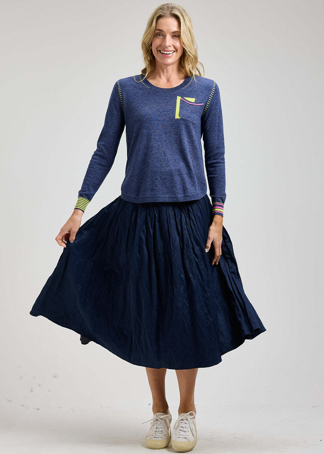 Chest Pocket & Contrast Stitching Sweatshirt. Style ZKP8405U