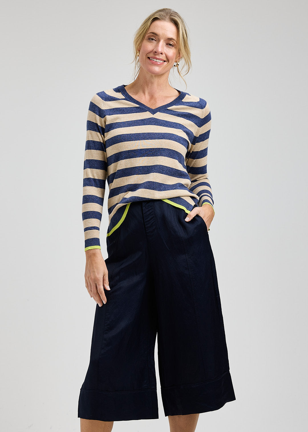 Striped V-Neck Contrast Colour Details Sweatshirt. Style ZKP8407U