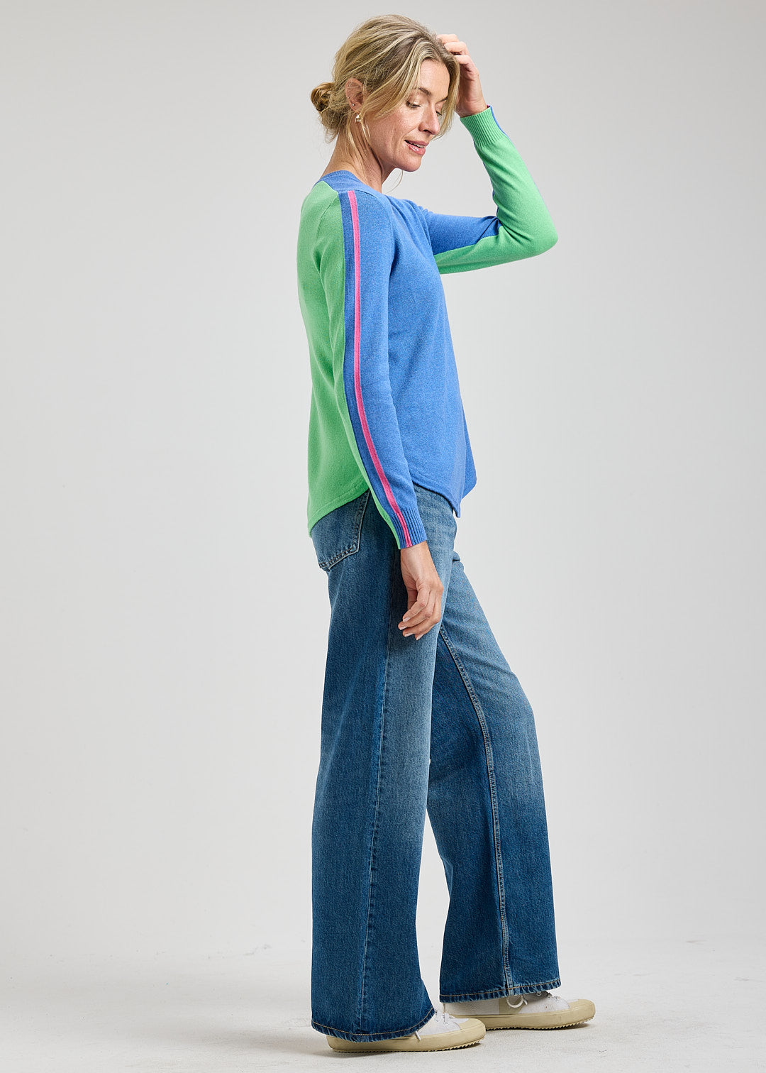 Colour Block Stripe Detail Sleeves Sweatshirt. Style ZKP8426U