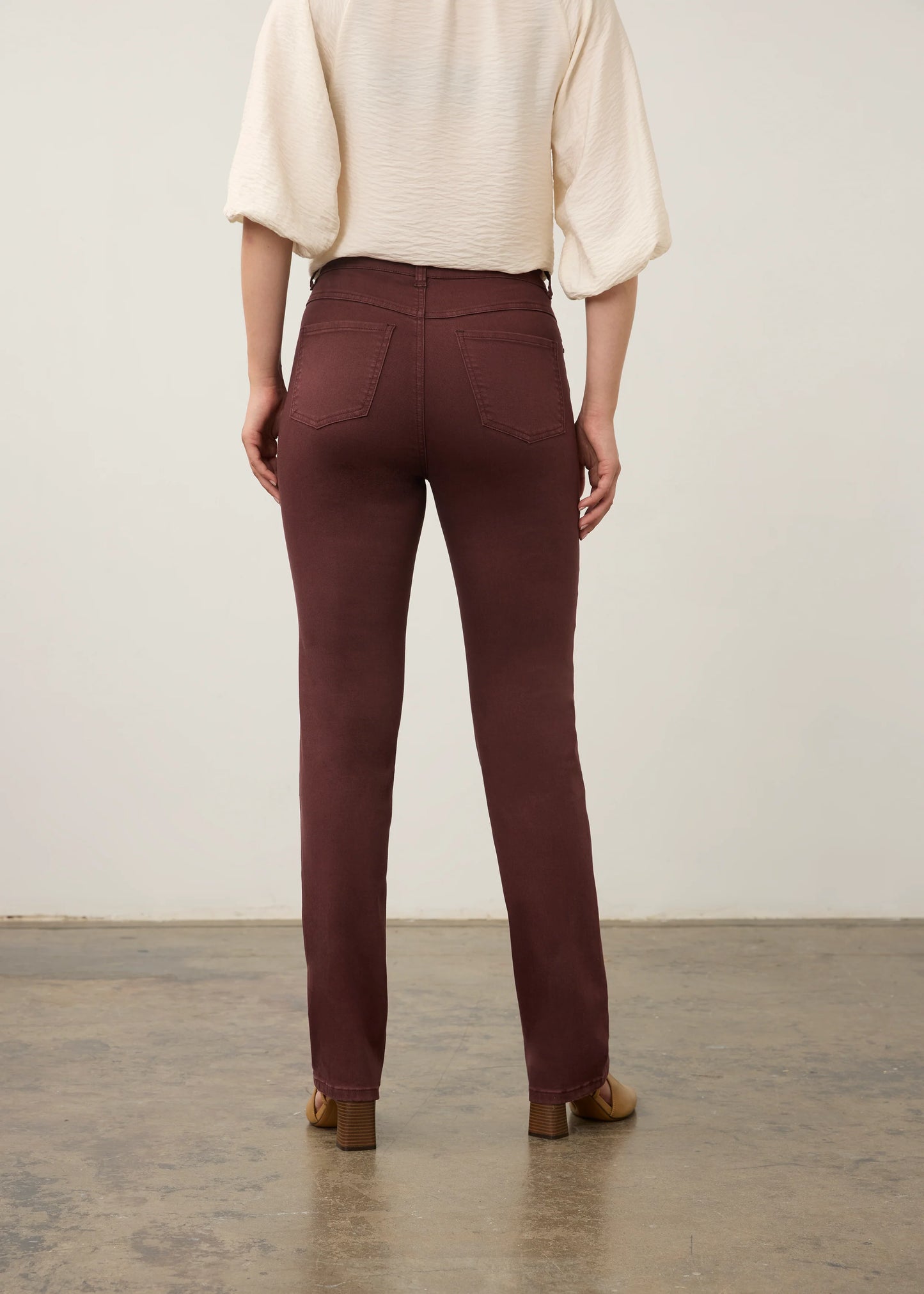 Suzanne Straight Leg Jean. Style FD6864511