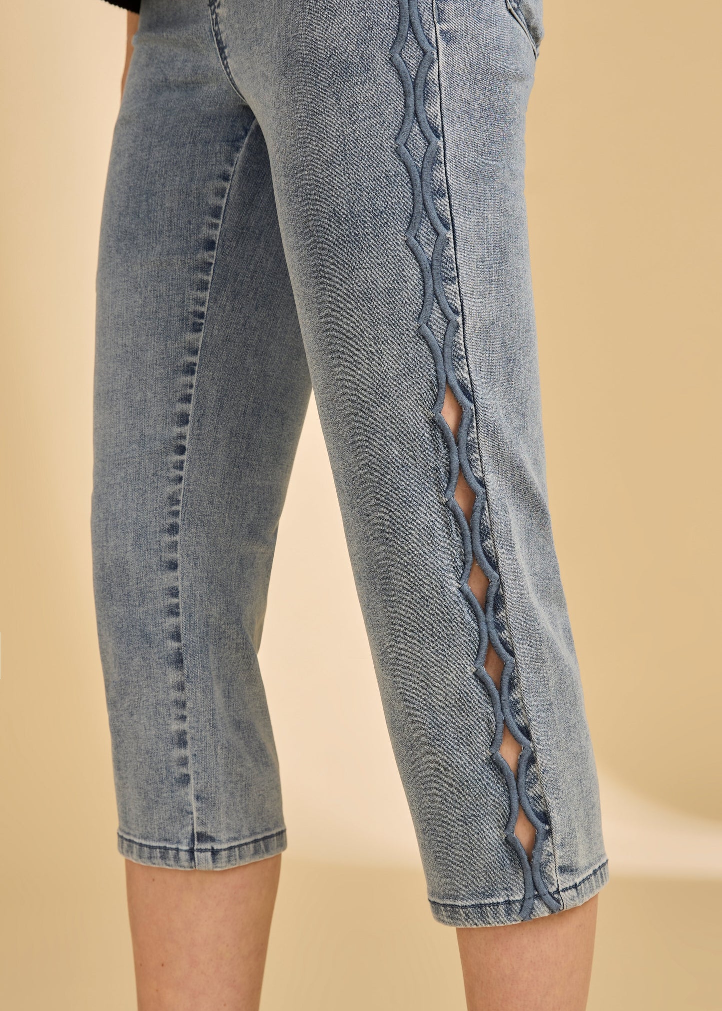Pull-On Lattice Trim Embroidery Detail Capri. Style FD2050669