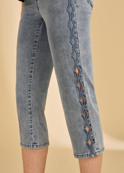 Pull-On Lattice Trim Embroidery Detail Capri. Style FD2050669