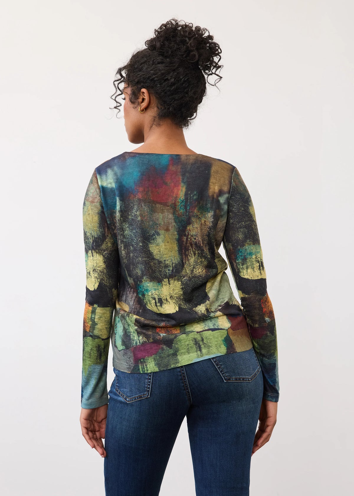 Long Sleeve Lightweight Notch Neck Printed Top. Style FD3943451