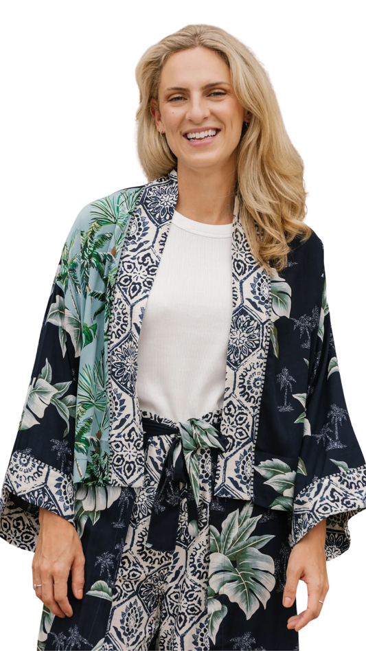 Cropped Relaxed Fit Tropical Prints Palm Cardigan. Style SHNP5789
